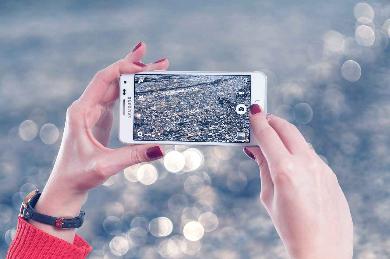 Choosing the Right Bed Holder for Your Phone