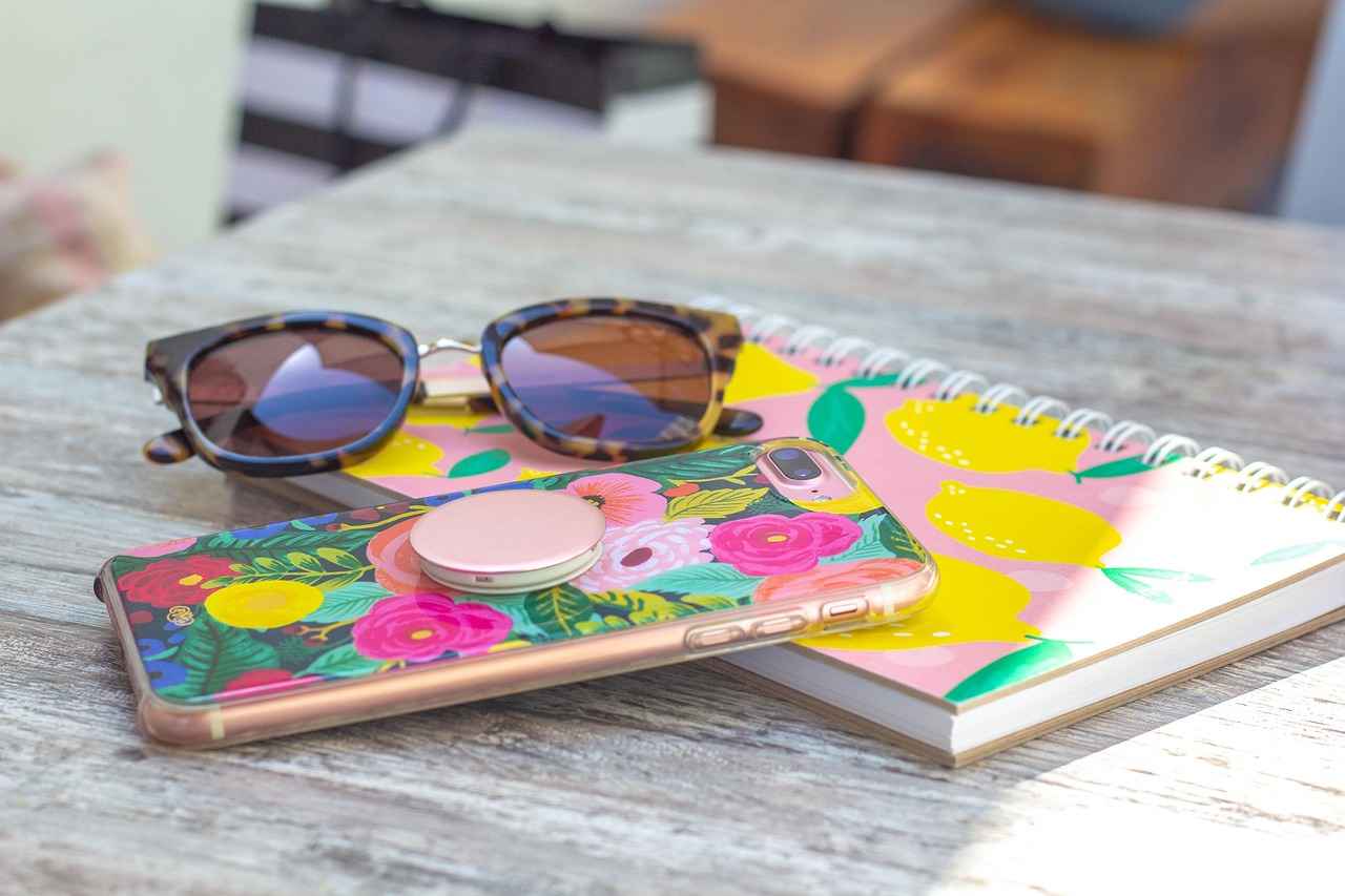 Popular iPhone Card Holder Cases