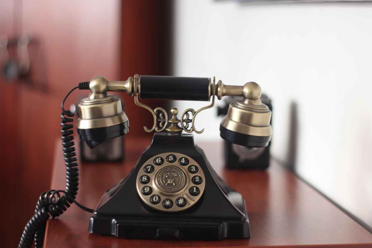 Types of Phone Holders for Desks