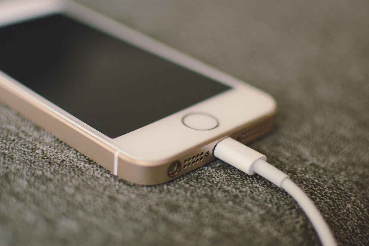 Factors to Consider When Choosing a Phone Holder