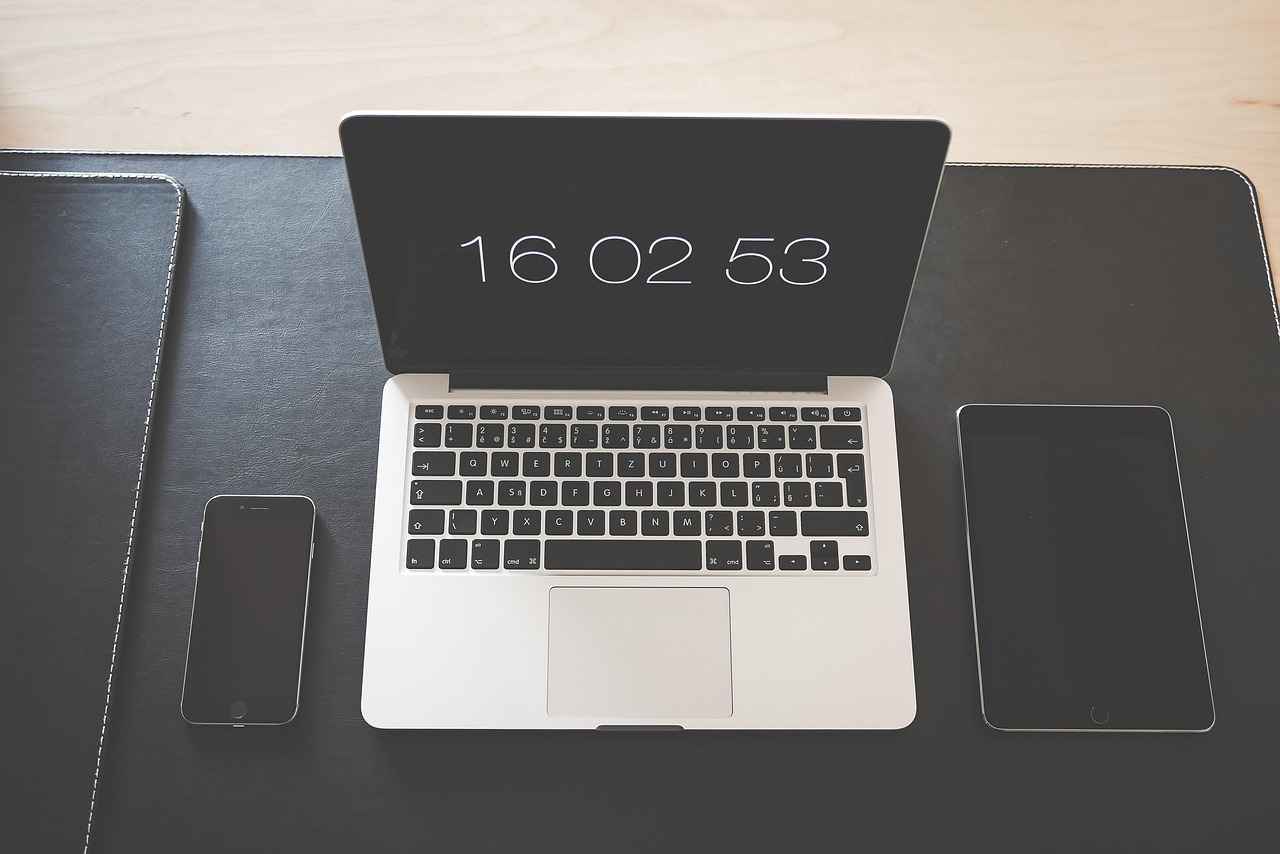 Types of Desk Phone Holders