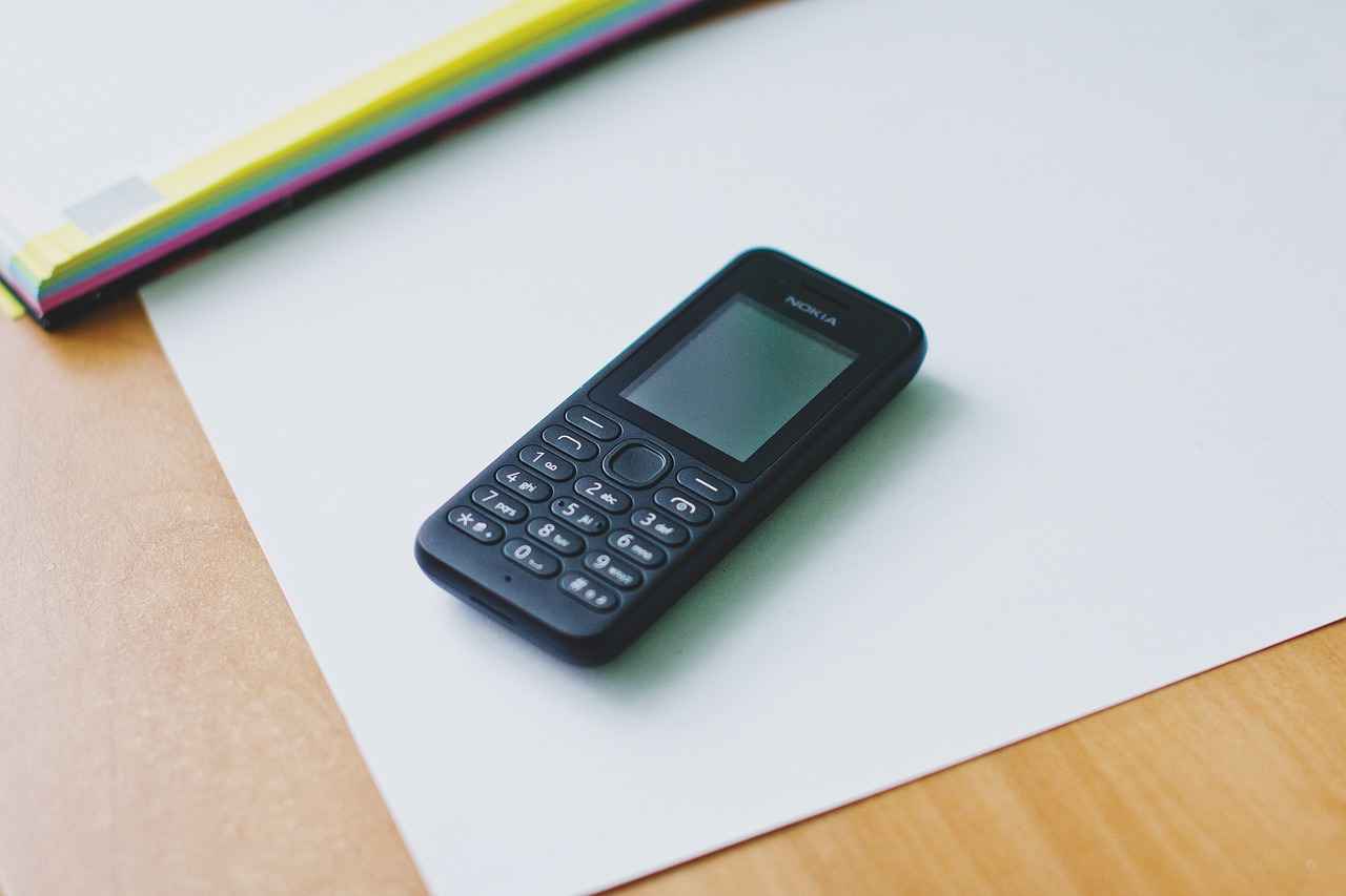 Why Use a Phone Holder on Your Desk?