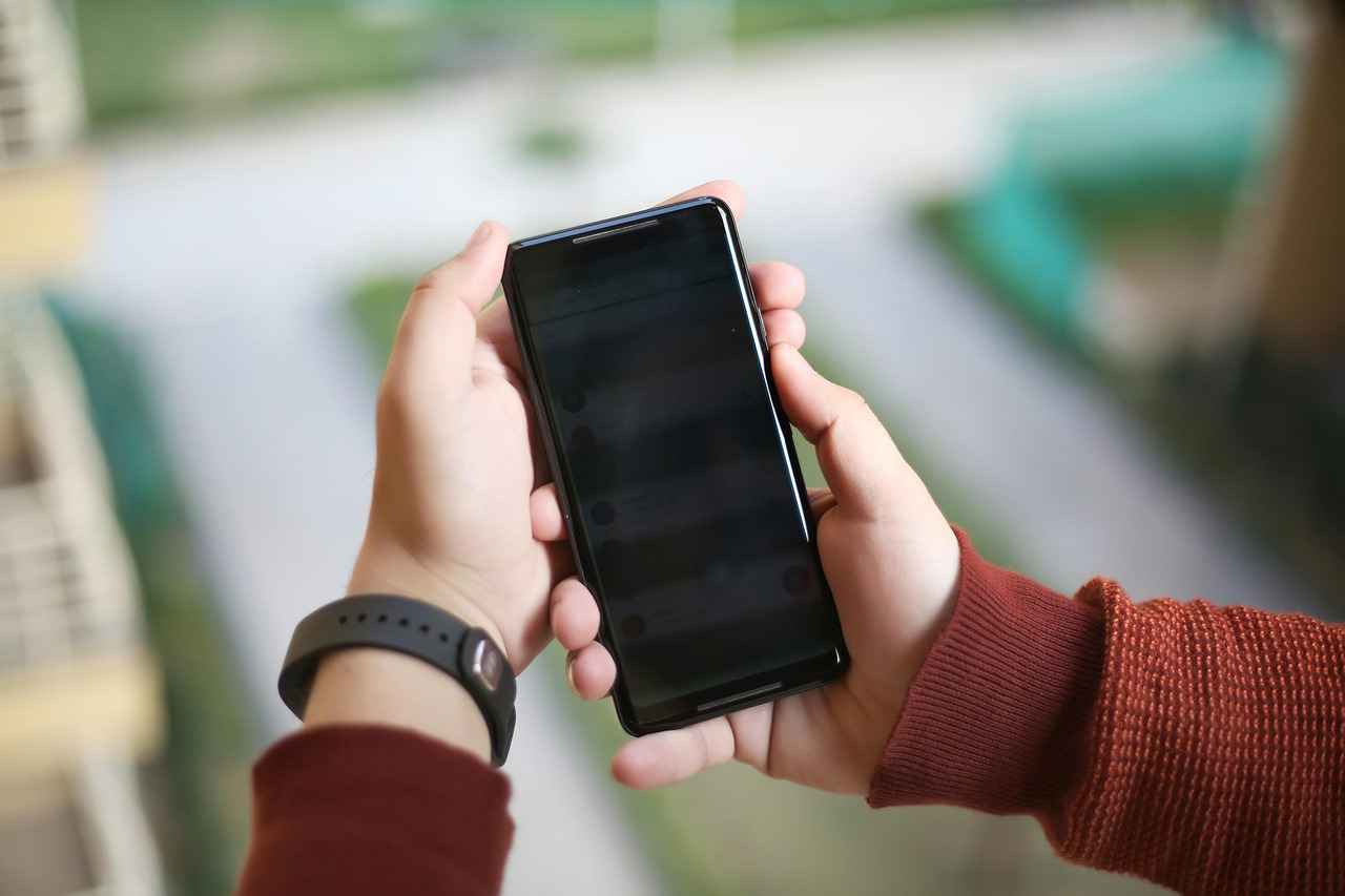 Comparing Tentacle Phone Holders to Traditional Holders