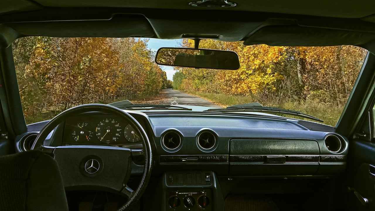 How to Choose the Right Cup Holder Phone Mount