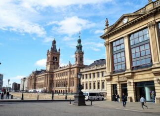 Exploring Liverpool: A Blend of History, Culture, and Modern Vibrancy Exploring Liverpool: A Fusion of History, Culture, and Contemporary Energy