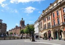 Exploring the Vibrant City of Bristol: A Traveler’s Guide Explorando la Vibrante Ciudad de Bristol: Una Guía para Viajeros