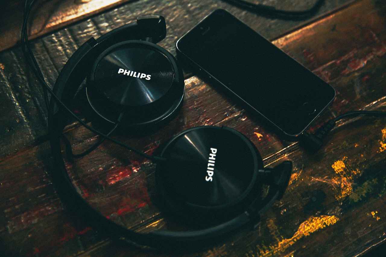 Best Phone Holders for Desk Use: Stay Organized While You Work
