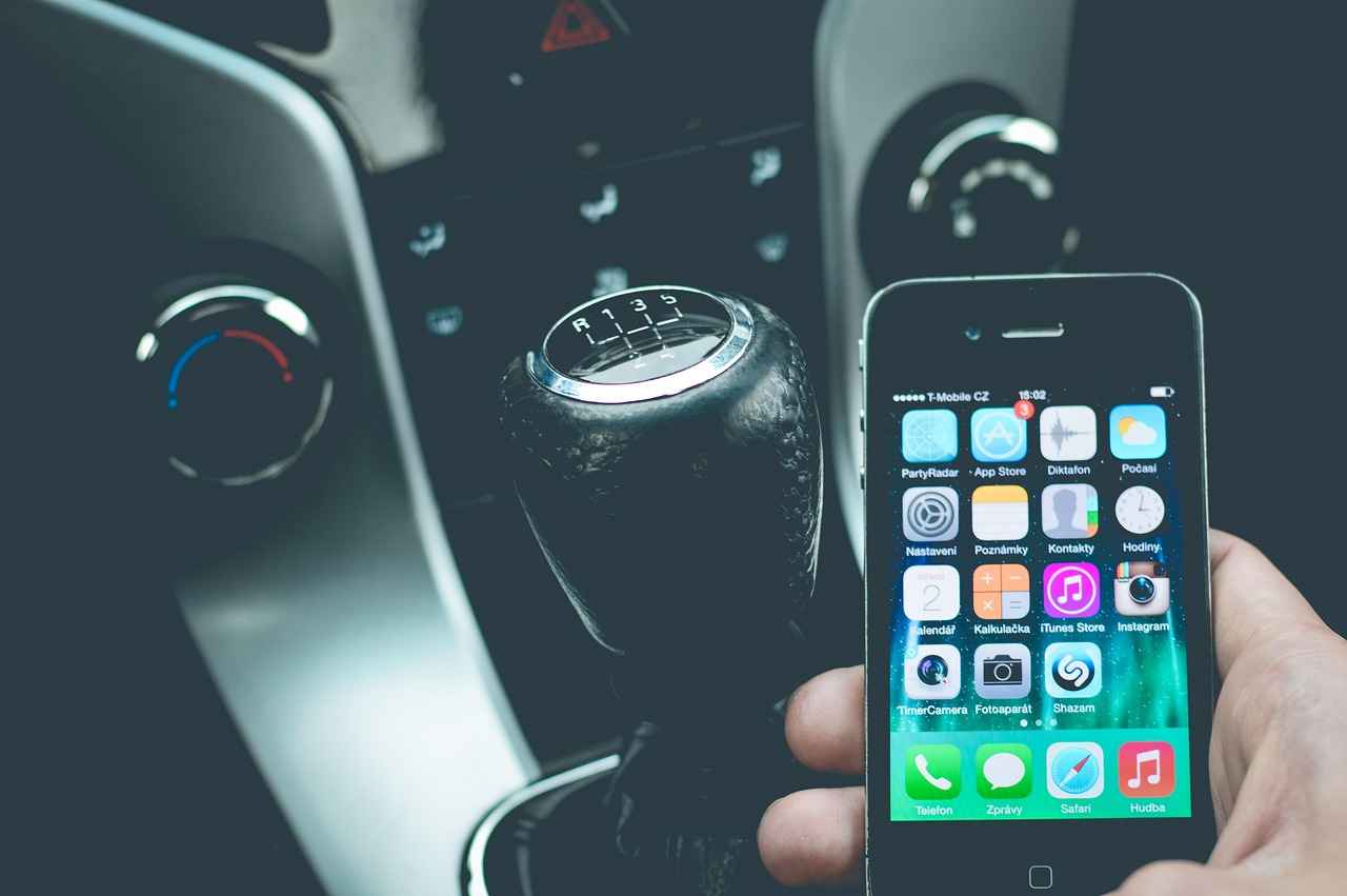 Choosing the Right Phone Holder for Your Car Dashboard
