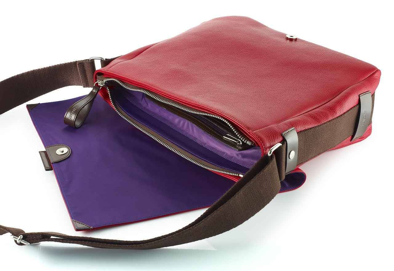 Crossbody Phone Holders: Stylish and Convenient for Every Day