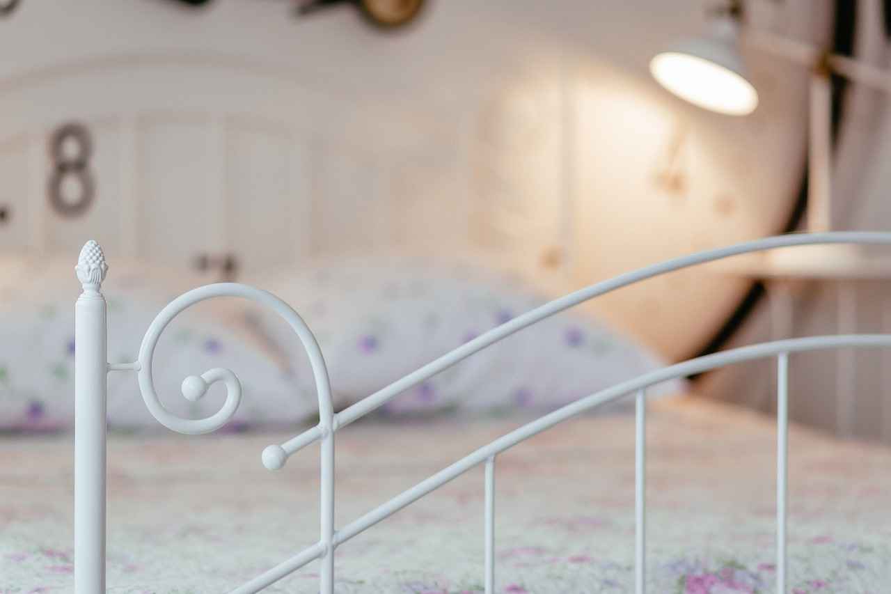 2. Benefits of Using Phone Holders in Bed