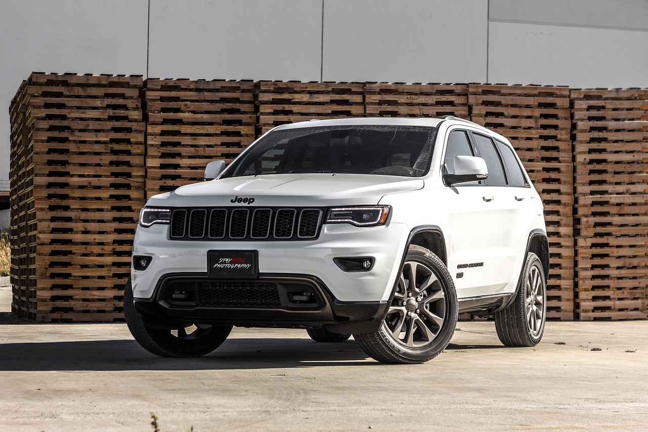 How to Use a Phone Holder for Your Jeep Effectively