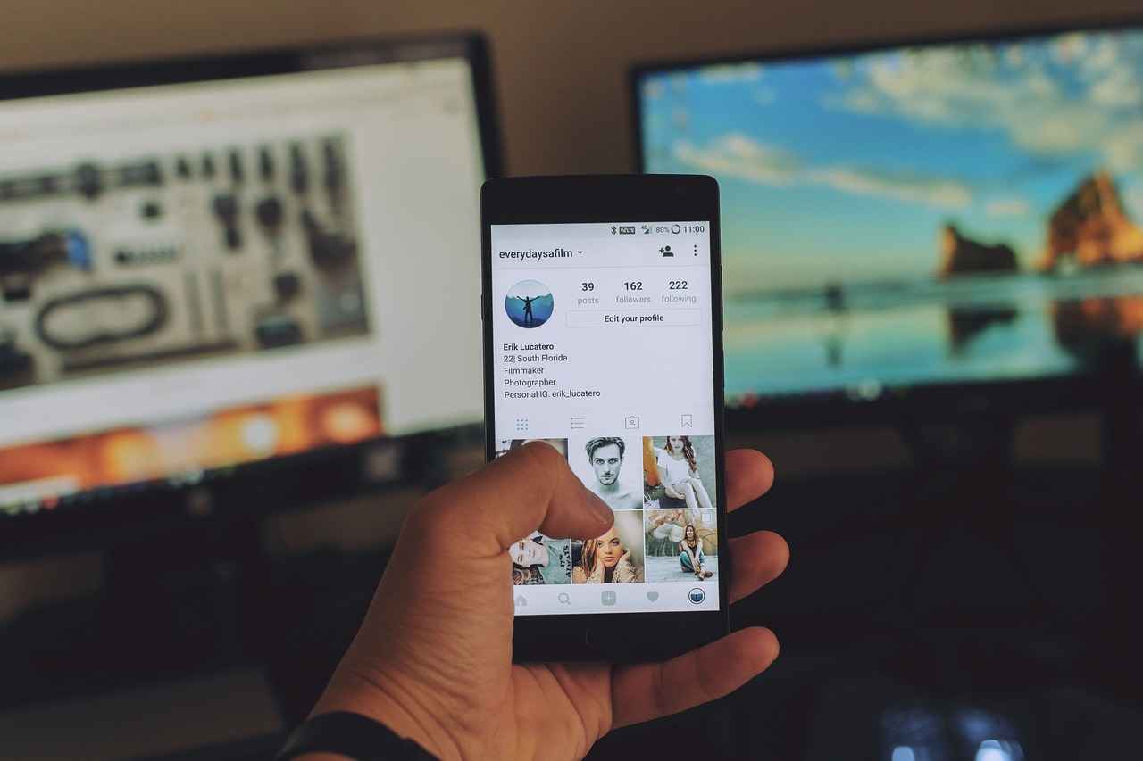 Choosing the Right Mobile Phone Holder