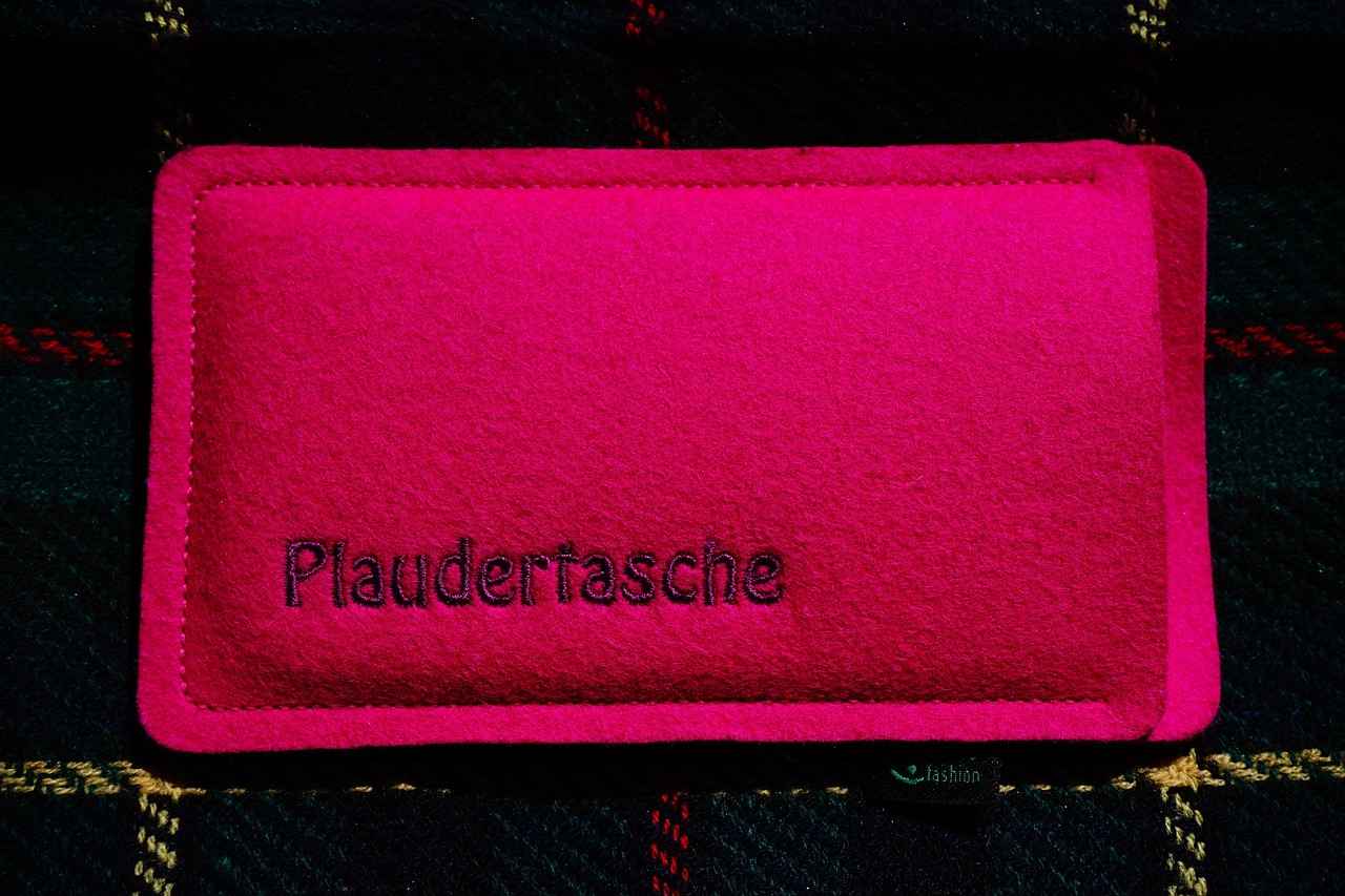 Phone Case Card Holders: How They Simplify Daily Carrying