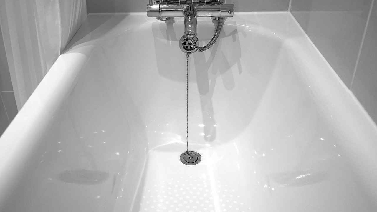 The Perfect Shower Phone Holder: Keep Your Phone Safe and Dry
